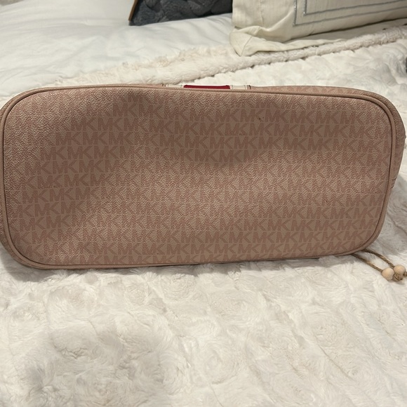 Michael Kors Pink Large Tote Bag and Matching Wallet - Picture 9 of 11